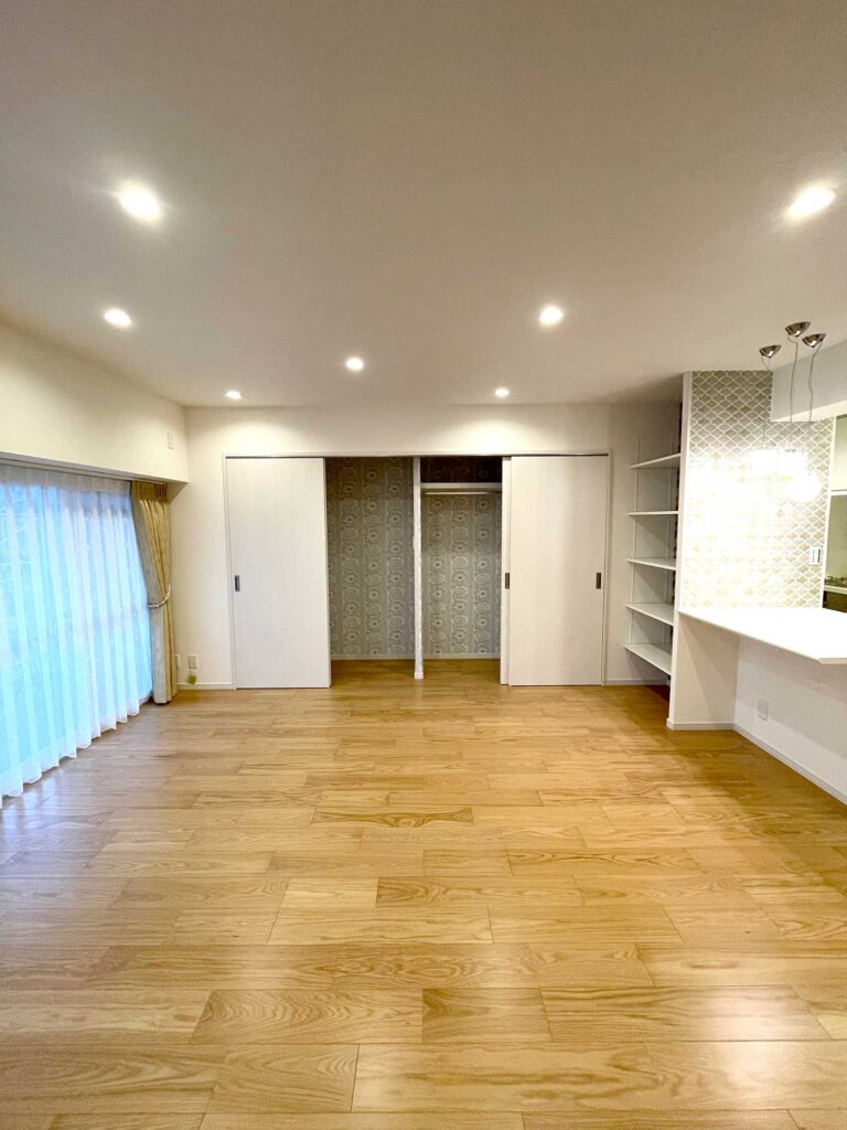 リビング右側壁